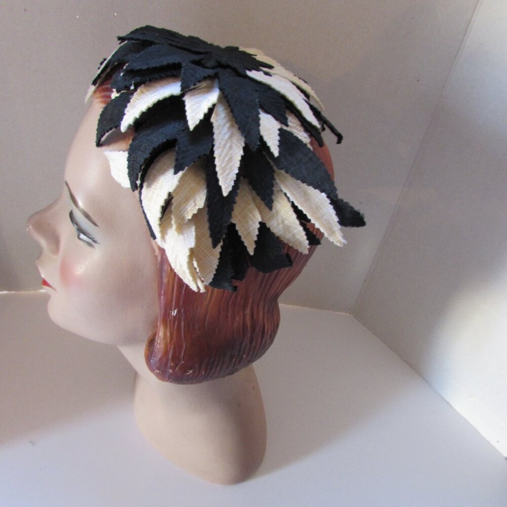 Mid Century Vintage Half Hat Overlapping Navy & Cream Leaves - Picture 10 of 12